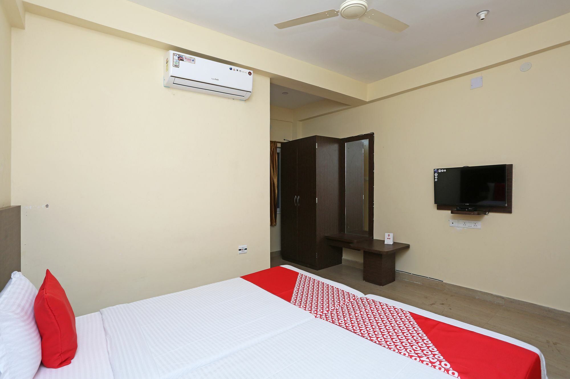 בובנשוואר Oyo 11343 Hotel Sai International מראה חיצוני תמונה